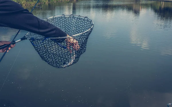 湖でのマス釣り — ストック写真