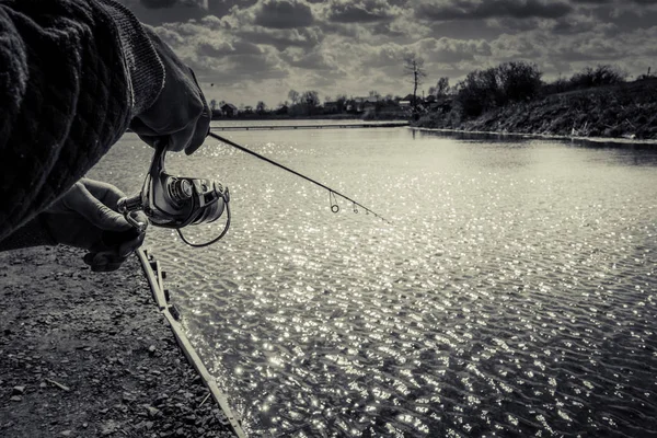 Gölde balık tutmak — Stok fotoğraf