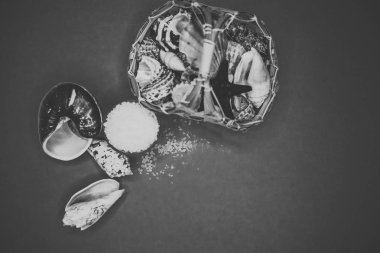 Kabukları ve deniz tuzu arka plan