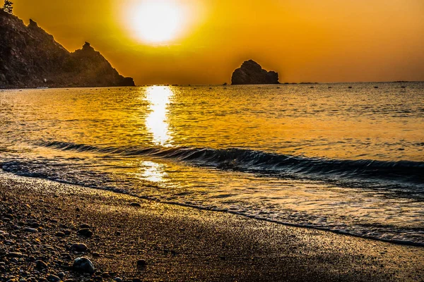 Magnífico nascer do sol no mar — Fotografia de Stock