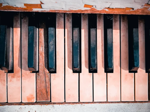 Keys of the old piano — Stock Photo, Image