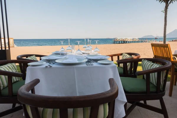Sahil Restoran Güzel Tablo Ayarı — Stok fotoğraf