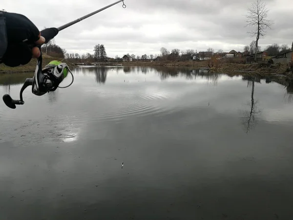 Pesca Del Luccio Sul Lago — Foto Stock