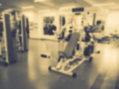 spor salonunda eğitim aparatı bulanık