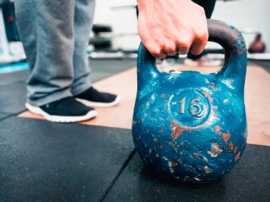 spor salonunda ağırlık