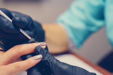 yordamlar için çivi kaplıca