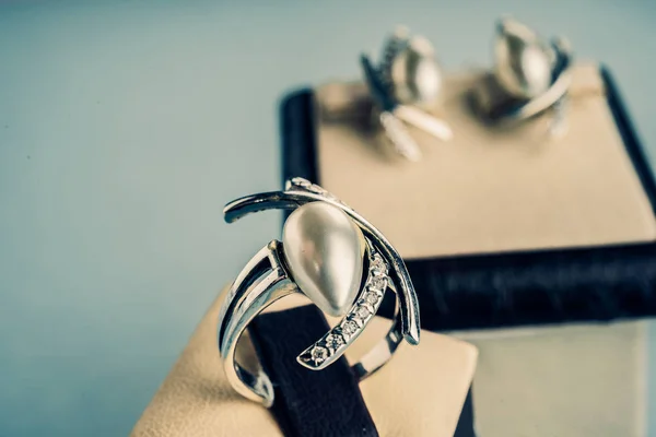 Красивое Серебряное Кольцо Вблизи — стоковое фото