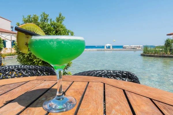 Hermosa terraza con vistas al mar — Foto de Stock