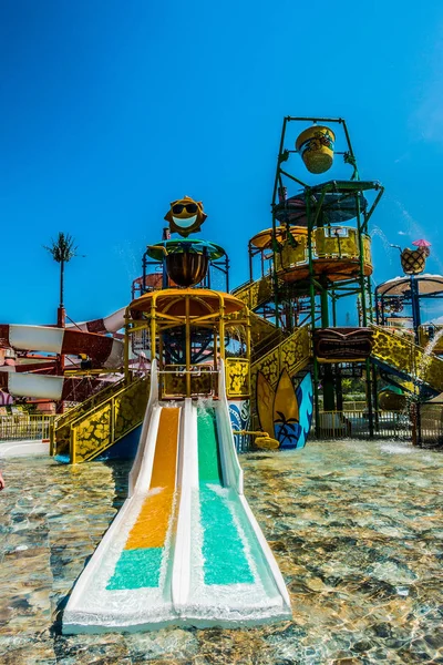 儿童水上乐园。儿童水滑梯 — 图库照片