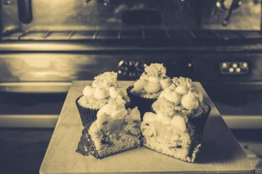 peynir ve salata ile cupcakes