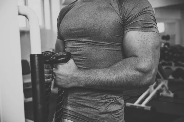 Bodybuilder Στο Γυμναστήριο — Φωτογραφία Αρχείου