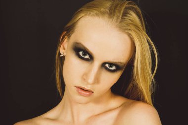 Makyaj yeşil gölgeler ile