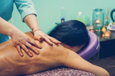 Spa'da masaj tedavisi