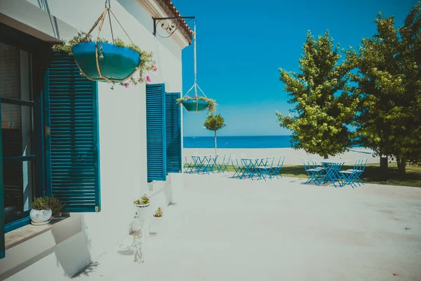 Bella località balneare. Verde e fiori — Foto Stock