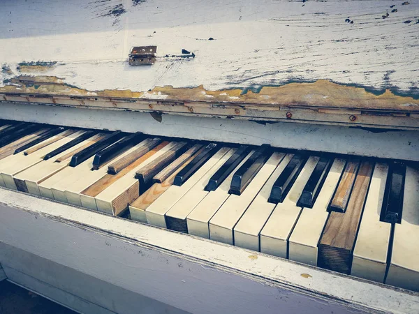 古いピアノのキー — ストック写真