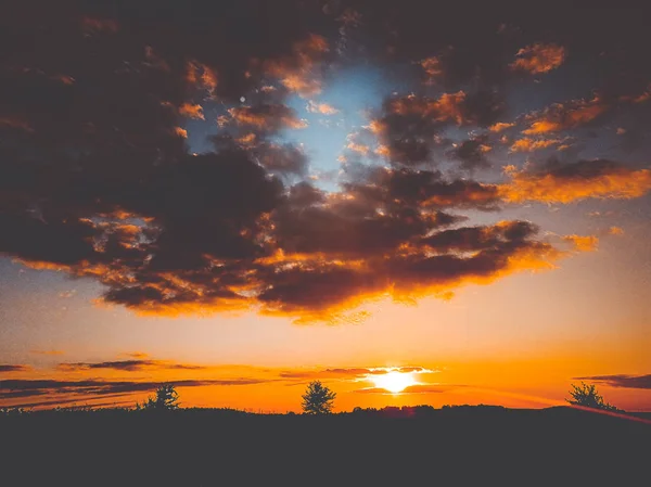 Schöner Abendsonnenuntergang — Stockfoto