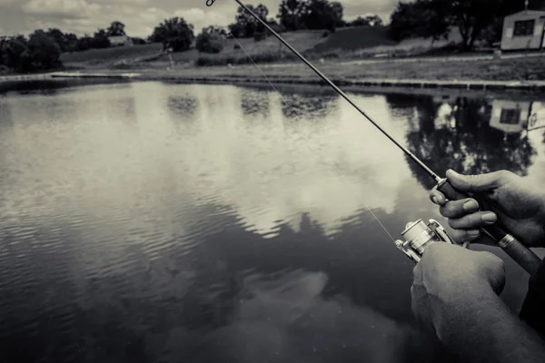 Pesca da truta no lago — Fotografia de Stock