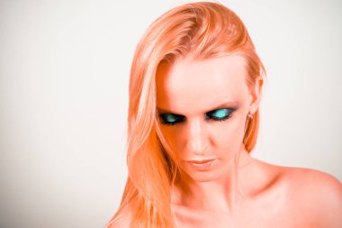 Makyaj yeşil gölgeler ile