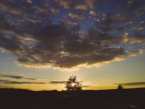 Belo pôr do sol da noite — Fotografia de Stock