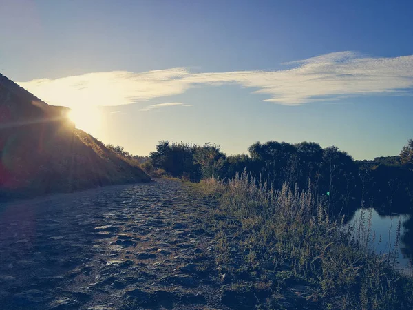 El camino a lo largo del río — Foto de Stock