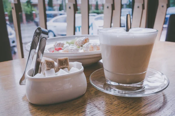 'S ochtends koffie in het café — Stockfoto