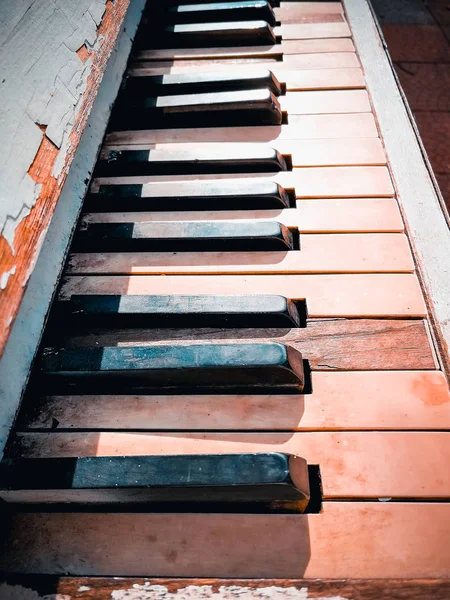 Toetsen van de oude piano — Stockfoto