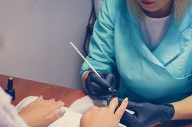 yordamlar için çivi kaplıca