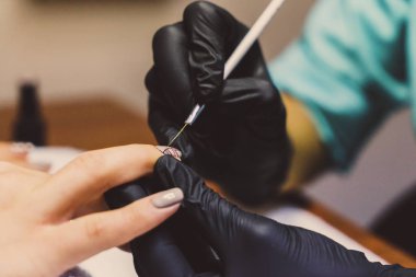 yordamlar için çivi kaplıca