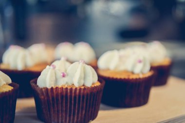 Taze kahve ve kekler