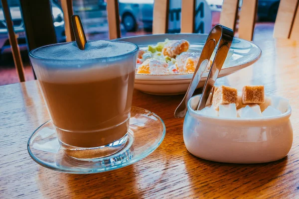 'S ochtends koffie in het café — Stockfoto