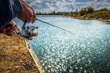 Gölde balık tutmak