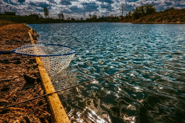 Halászat a tavon — Stock Fotó