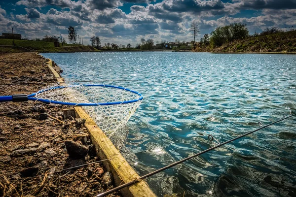 Pesca en el lago —  Fotos de Stock