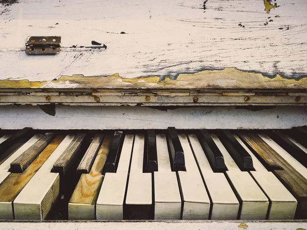 Keys of the old piano — Stock Photo, Image