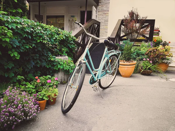 Brillante Bicicleta Turquesa Calle — Foto de Stock