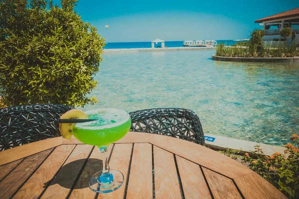 Hermosa terraza con vistas al mar — Foto de Stock