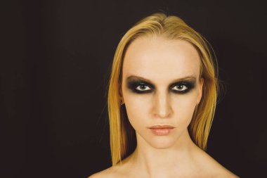 Makyaj yeşil gölgeler ile