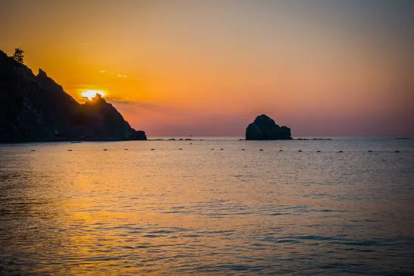 Playa del mar al amanecer — Foto de Stock