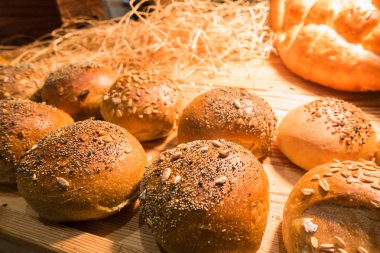 Büfede güzel bir ekmek gösterisi.