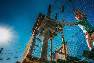 Halat Parkı çocuk tırmanıyor