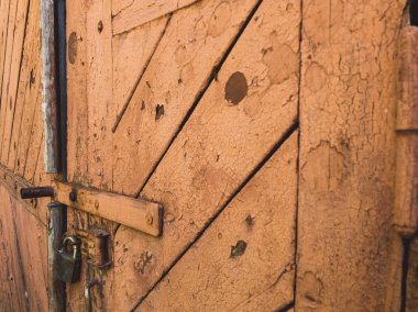 kapalı eski kapı detayları