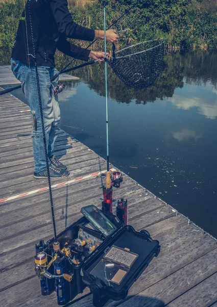 Pesca de truchas en el lago — Foto de Stock