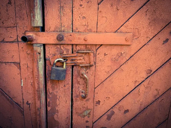 Old brown door with a lock — Stock Photo, Image