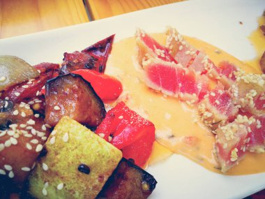 sebze ile kızartma ton balığı