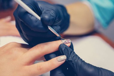 yordamlar için çivi kaplıca