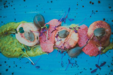 Bir tabakta kızarmış tarak