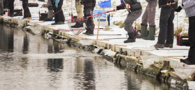 Alabalık balıkçılık Nehri üzerinde