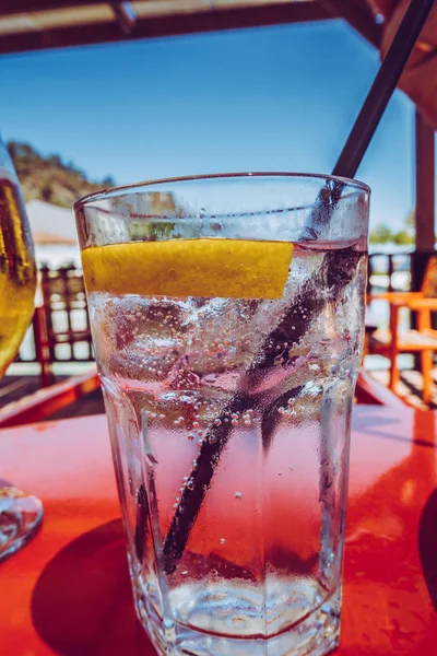 Cocktails in a cafe in a seaside resort — Stock Photo, Image