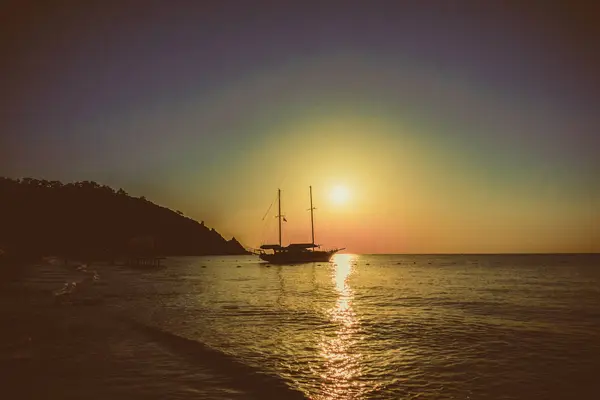 Восход солнца у моря — стоковое фото