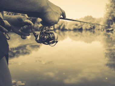 Genç balık adam. bokeh, arka plan bulanık